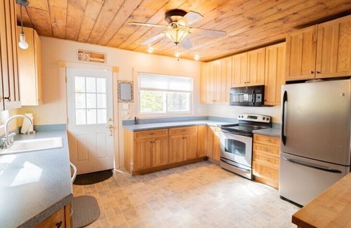 West Wareham House | The Gateway Getaway! Spacious kid friendly home with HOT TUB in fabulous Wareham