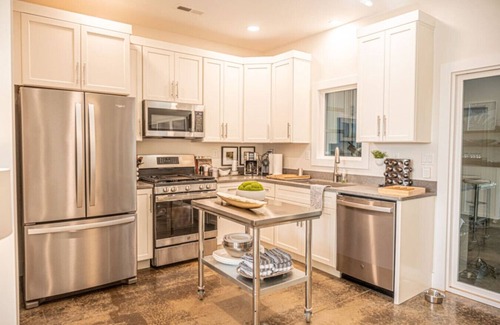 Vesta Apartment | The Gathering Barn by Buffalo Mountain Getaway