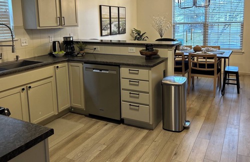 Grandview House | The Gathering Grove 6Bdrm/3King 3.5Bath-sleeps20+