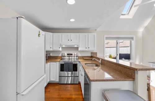 Summersea House | The Gathering Place - For 6 with Fire Pit