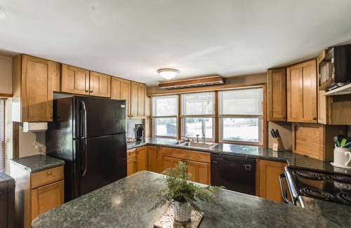 Gallatin Cabin | The Gathering Place | Private Pool | Lakeview