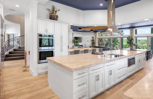 Hudson Bend House | The Gatsby: Retreats, Weddings, Events, Games, Mansion