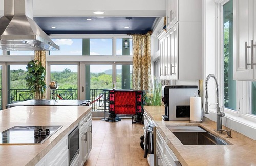 Hudson Bend House | The Gatsby: Retreats, Weddings, Events, Games, Mansion