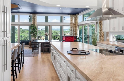 Hudson Bend House | The Gatsby: Retreats, Weddings, Events, Games, Mansion