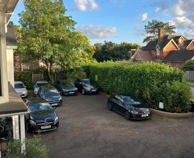 Horley Ski Chalet | The Gatwick Cabin With Airport Parking Available