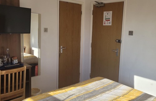 Horley House | The Gatwick White House Hotel