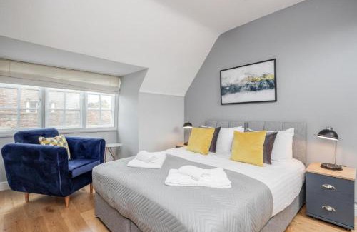 Winchester Apartment | The Gem Of Central Winchester - Sleeps