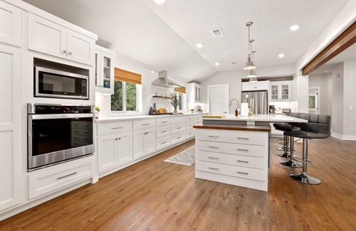 Springdale House | The George at 702 - 1 Mile to DT Springdale