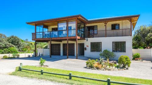 Sedgefield House | The Glass Deck House