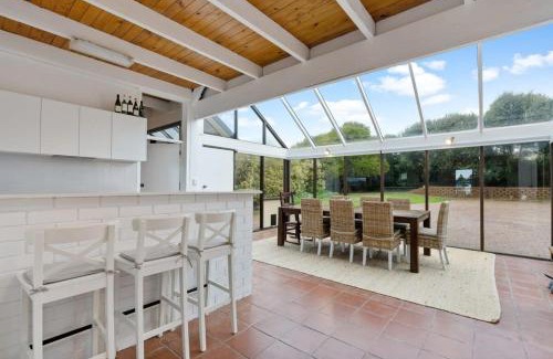 Goolwa South House | The Glass House 103 Bristow-Smith Ave Goolwa South - BYO Linen