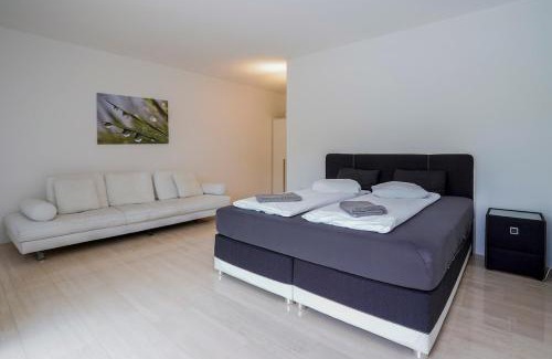 Caslano House | The Glass House & SPA