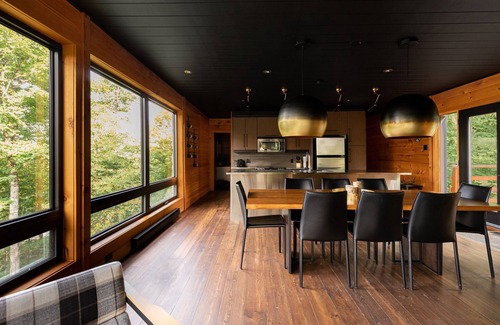 Saint-Faustin-Lac-Carre Ski Chalet | The Glass Kabinhaus: Unmatched Mountain Living