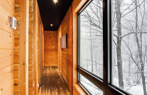 Saint-Faustin-Lac-Carre Ski Chalet | The Glass Kabinhaus: Unmatched Mountain Living