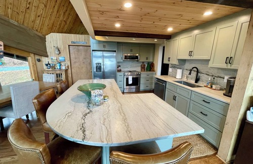 Frank House | The Glasshouse-amazing views, ultimate relaxation, & fresh mountain air await!