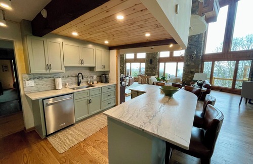 Frank House | The Glasshouse-amazing views, ultimate relaxation, & fresh mountain air await!