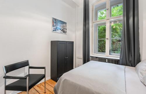 Schoeneberg Apartment | The Gleditsch - Central Schöneberg location, 1BR, 1 living room, group friendly, ideal for 2 - 4 Guests
