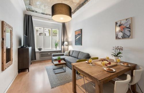 Schoeneberg Apartment | The Gleditsch - Central Schöneberg location, 1BR, 1 living room, group friendly, ideal for 2 - 4 Guests