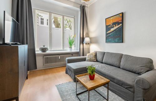 Schoeneberg Apartment | The Gleditsch - Central Schöneberg location, 1BR, 1 living room, group friendly, ideal for 2 - 4 Guests