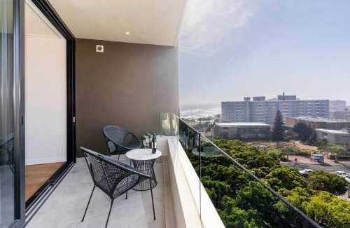 Three Anchor Bay Apartment | The Glengariff 706