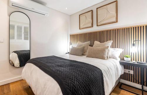 Three Anchor Bay Apartment | The Glengariff 706