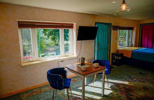 Grass Valley House | The Gold heart of Grass Valley w outdoor bathtub