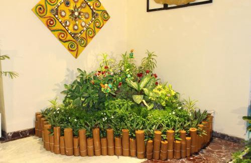 Mahanagar Hotel | The Golden Apple
