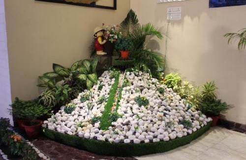 Mahanagar Hotel | The Golden Apple