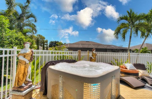 Trafalgar Villa | The Golden Palace Villa