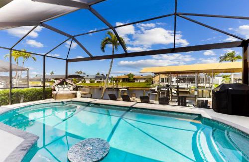 Caloosahatchee House | The Golden Pineapple Sanctuary