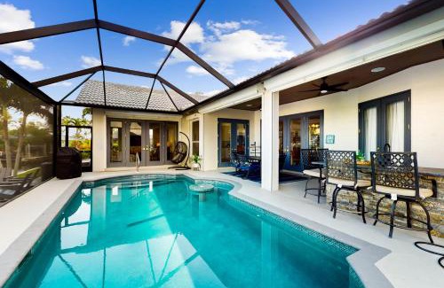Caloosahatchee House | The Golden Pineapple Sanctuary