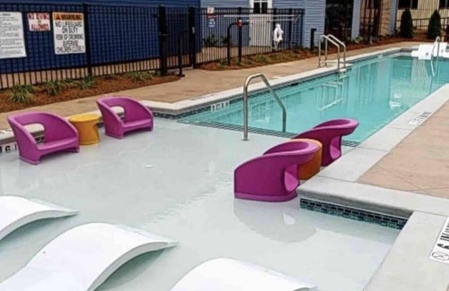 Summerhill Condo | The Golden Retreat | 12pm check out 12 mins from AIRPORT