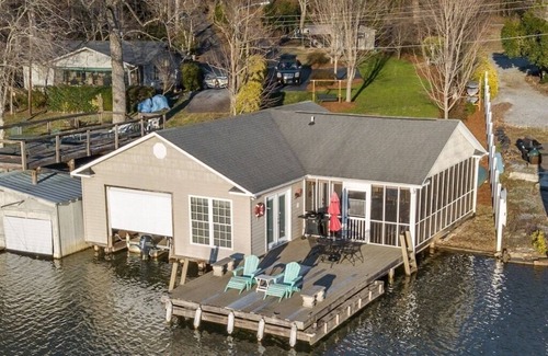 Lynn Cabin | The Good House -Lake Lanier Lakefront, Canoe/Kayak