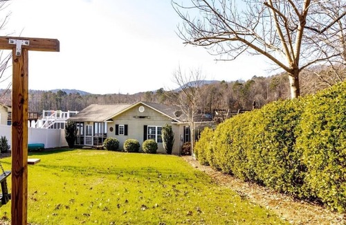 Lynn Cabin | The Good House -Lake Lanier Lakefront, Canoe/Kayak