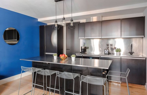 Covent Garden Apartment | The Good Vibes Parlor - Covent Garden - by Frankie Says