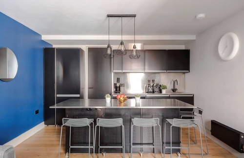 Covent Garden Apartment | The Good Vibes Parlor - Covent Garden - by Frankie Says