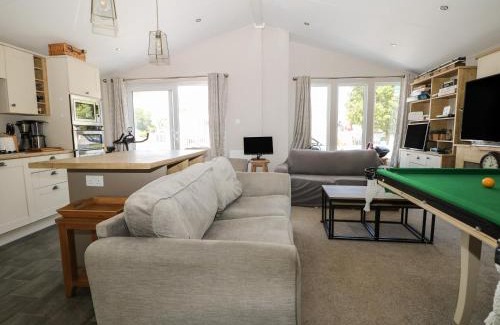 Chichester House | The Goodwood Lodge