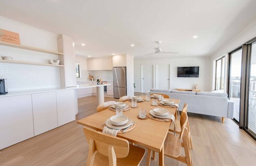 Goolwa Beach House | The Gooldives- pet friendly, fireplace, fire pit