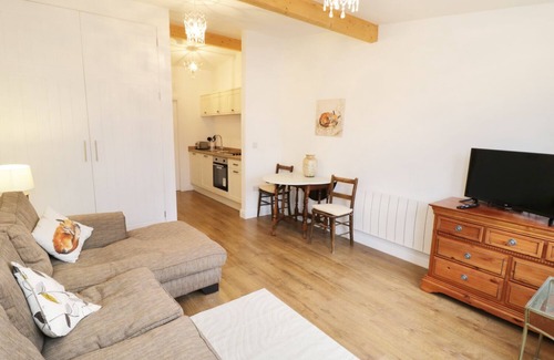 Thornton-Cleveleys Cottage | THE GOOSE SHED, pet friendly, with a garden in Thornton, Lancashire