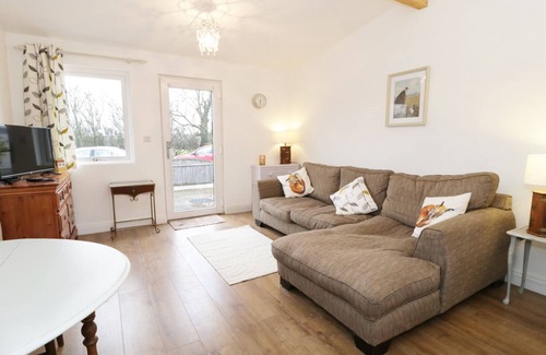 Thornton-Cleveleys Cottage | THE GOOSE SHED, pet friendly, with a garden in Thornton, Lancashire
