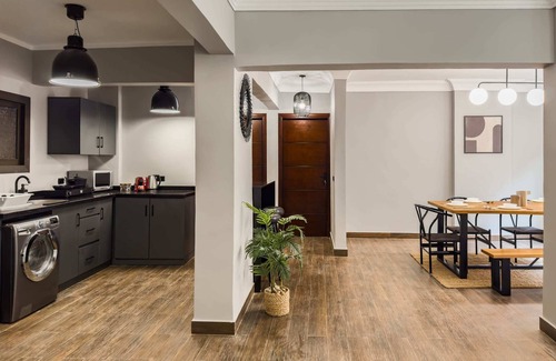 Heliopolis Apartment | The Gorgeous Graphite 2bdr 5min to CAI Airport
