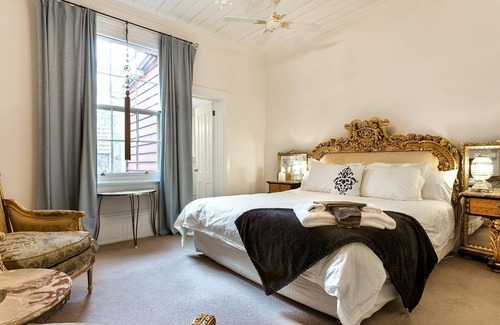 Beechworth House | The Graces, Beechworth - Rose - King Room