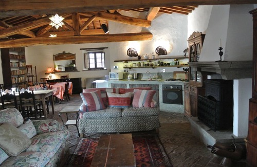 Seggiano Apartment | The Granary- 3 Bedroom Apartment in Medieval Castle with huge living room