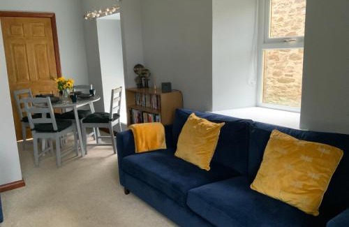 Biggar House | The Granary at Tinto Retreats, Biggar is a gorgeous 3 bedroom Stone cottage