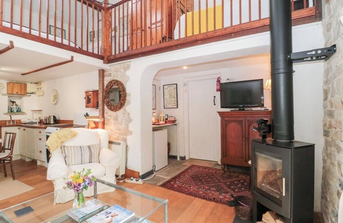 Catcott Cottage | THE GRANARY, family friendly, character holiday cottage in Edington