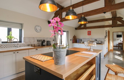 Edgmond Cottage | THE GRANARY, pet friendly, with open fire in Edgmond, Shropshire