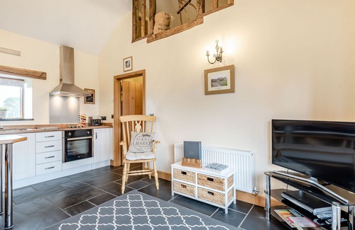 Welshpool Cottage | THE GRANARY, romantic, with a garden in Llanfair Caereinion