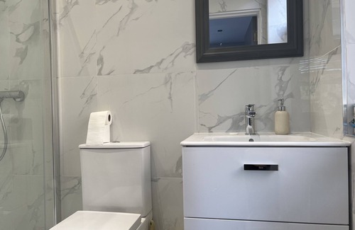 Walpole Apartment | The Grand Bleu - Next to Tube station