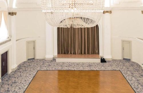 Bristol Old City Hotel | The Grand Bristol City Center By Dancenter