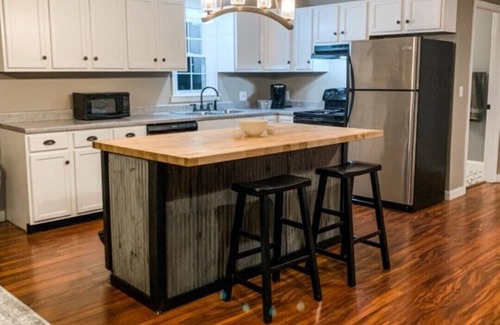 Campbellsville Apartment | The Grand Escape - Central Kentucky Green River Vacation Stay