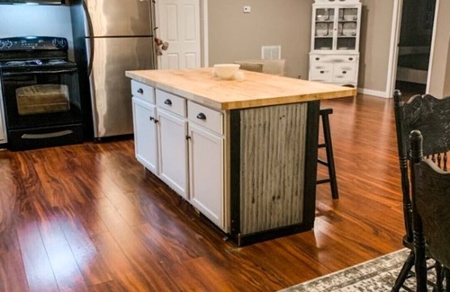 Campbellsville Apartment | The Grand Escape - Central Kentucky Green River Vacation Stay